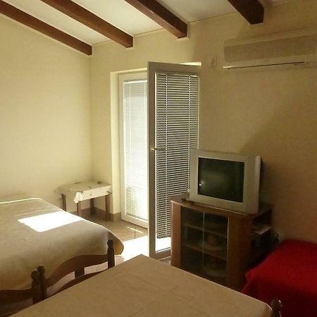 Apartments Vila Lavanda Omišalj المظهر الخارجي الصورة