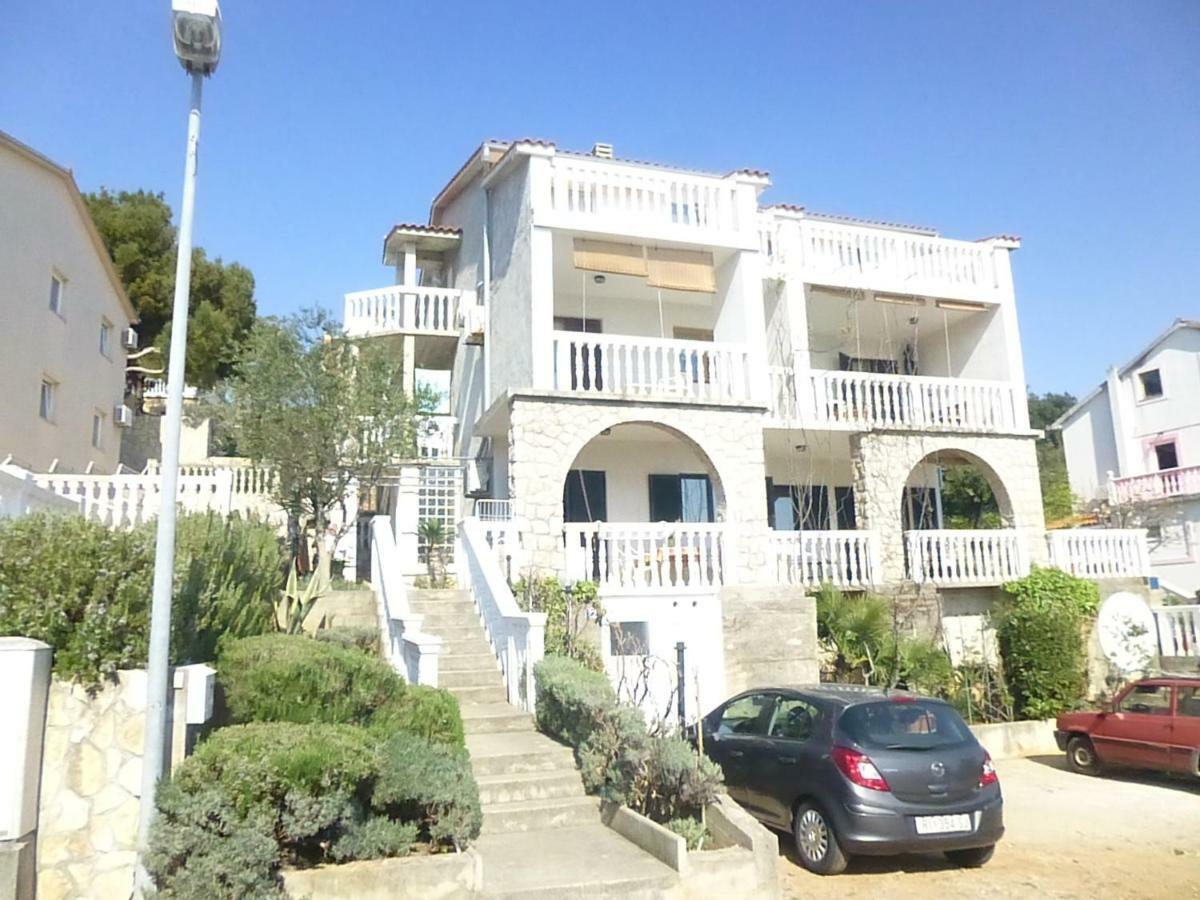 Apartments Vila Lavanda Omišalj المظهر الخارجي الصورة
