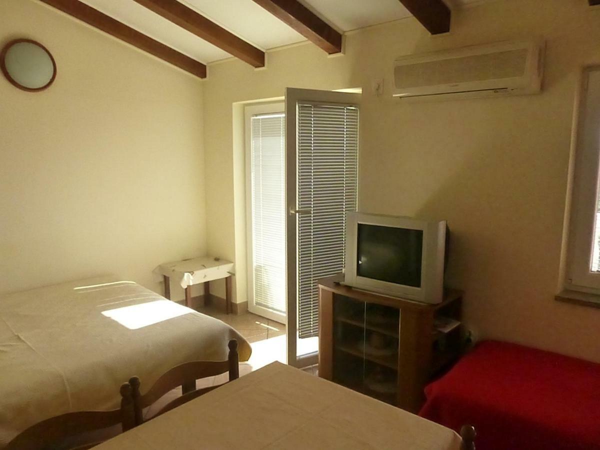 Apartments Vila Lavanda Omišalj المظهر الخارجي الصورة