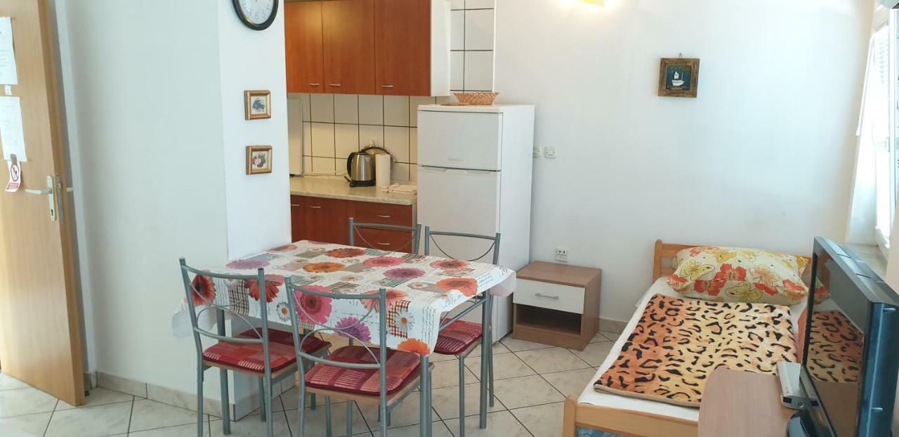 Apartments Vila Lavanda Omišalj المظهر الخارجي الصورة