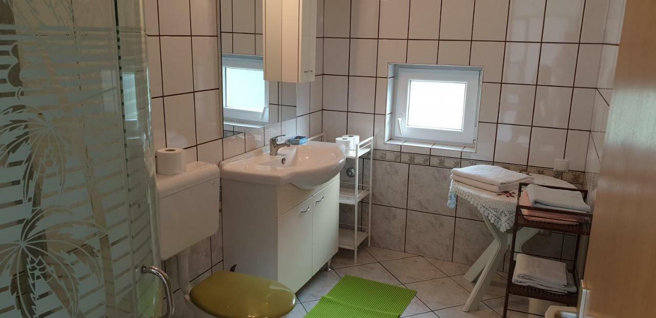 Apartments Vila Lavanda Omišalj المظهر الخارجي الصورة